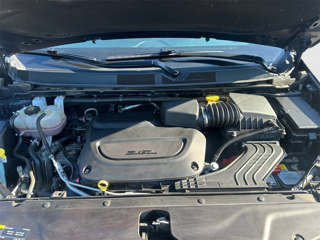 Certified 2025 Chrysler Pacifica Limited image 14