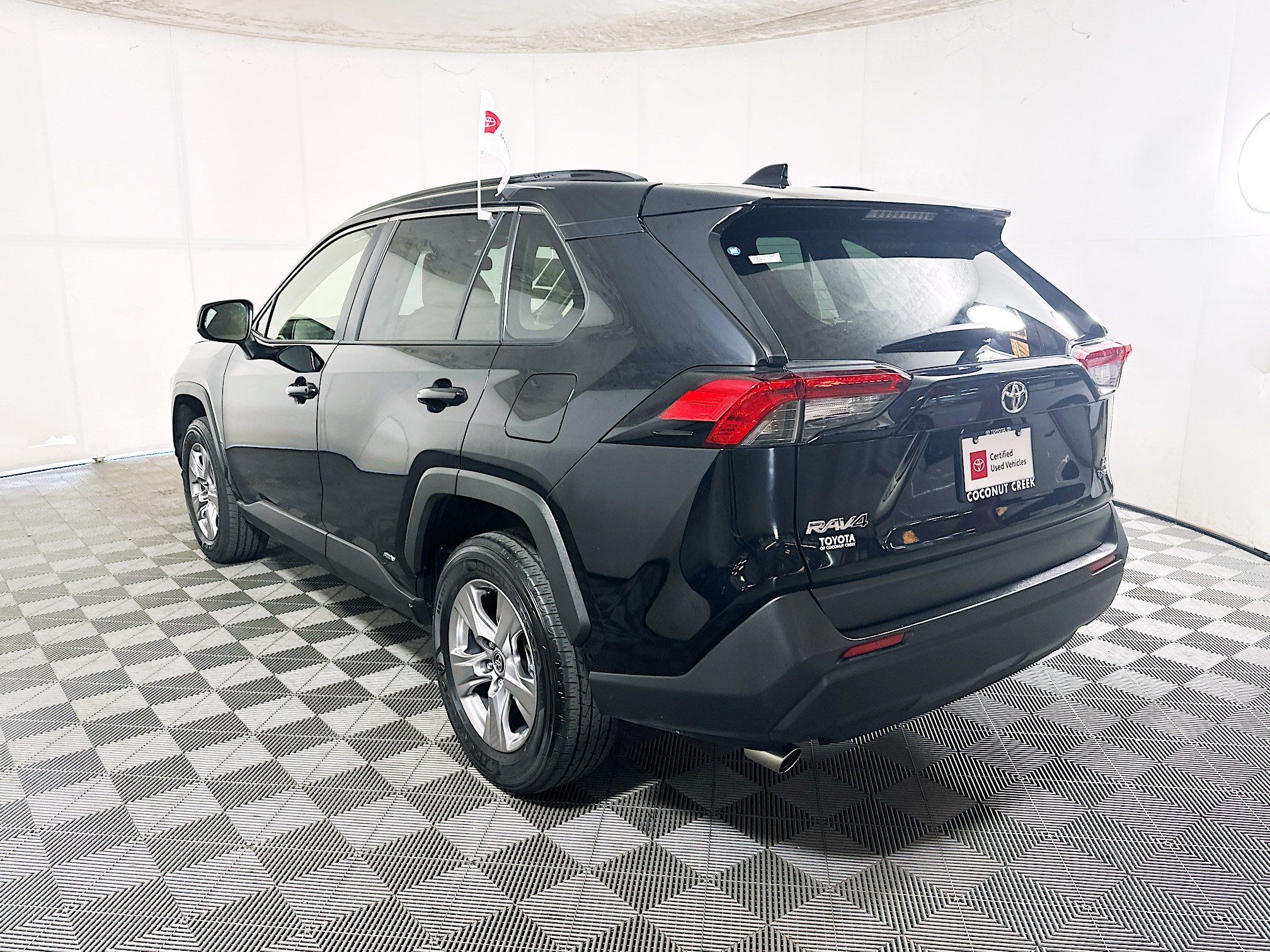 Certified 2025 Toyota RAV4 LE AWD/4WD image 5