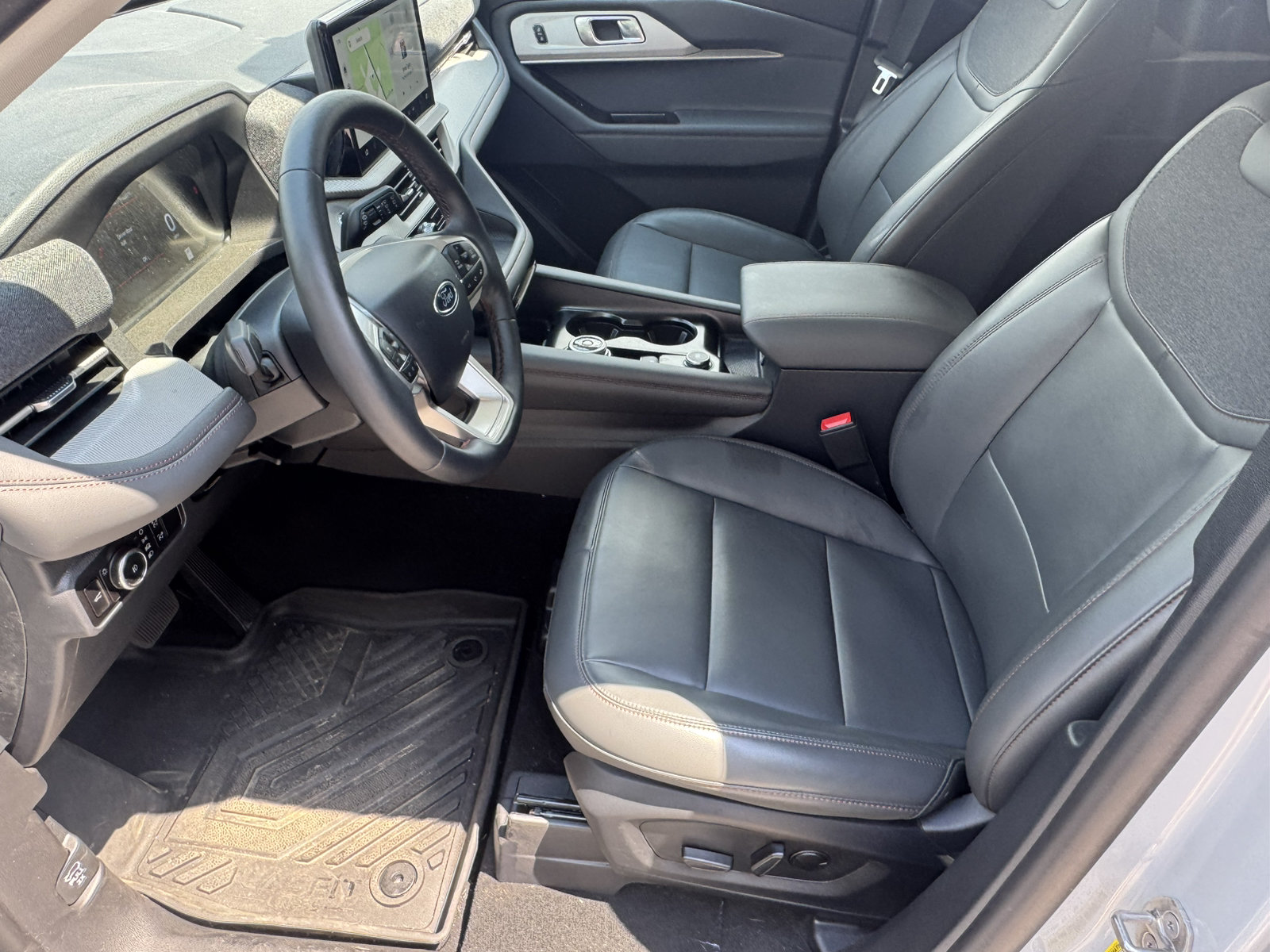 Used 2025 Ford Explorer Active w/ Active Comfort Package RWD image 9