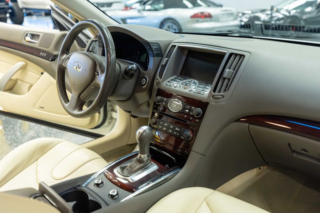 Used 2011 INFINITI G37 Journey w/ Premium Pkg image 13