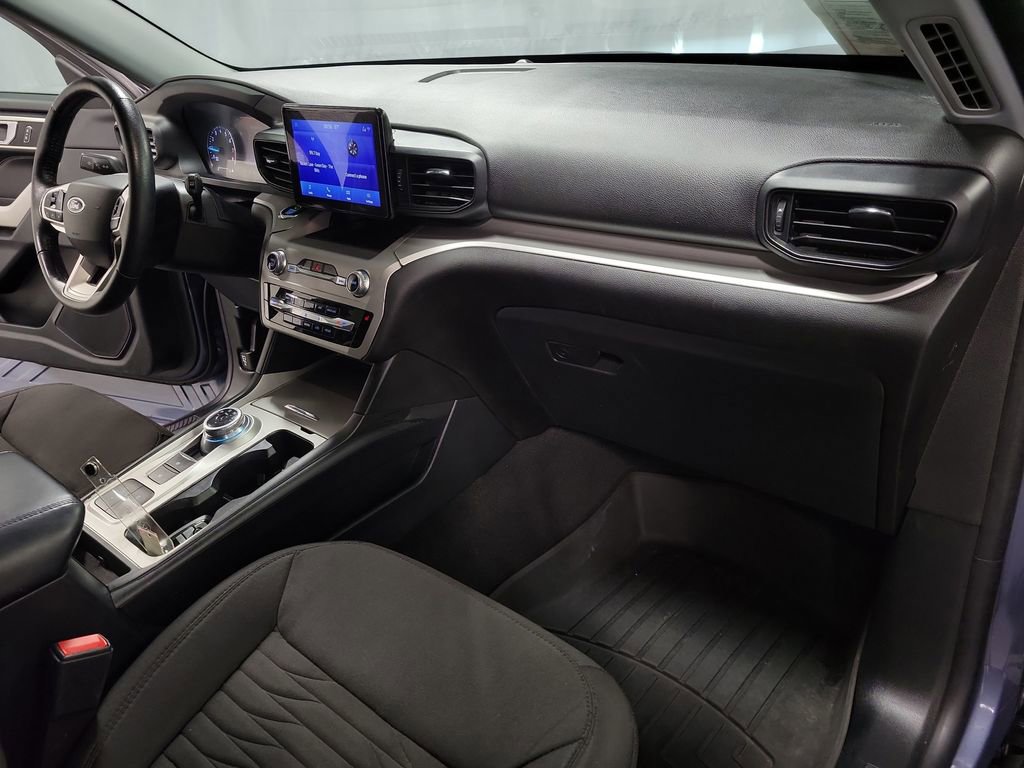 Used 2021 Ford Explorer XLT image 25