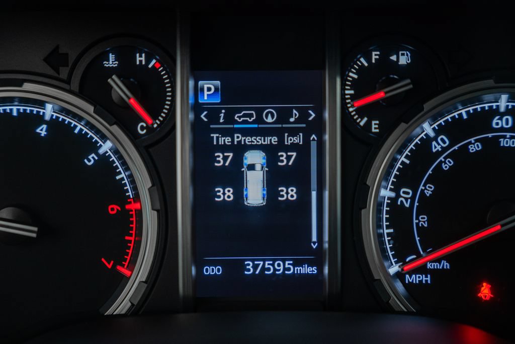 Used 2020 Toyota 4Runner TRD Off-Road Premium w/ Moonroof Package AWD/4WD image 40