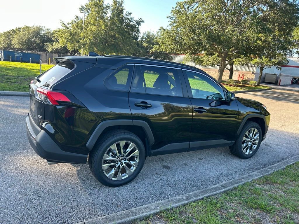 Used 2021 Toyota RAV4 XLE Premium FWD image 6
