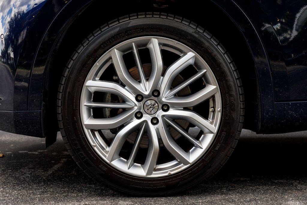 Certified 2022 Maserati Levante GT image 13