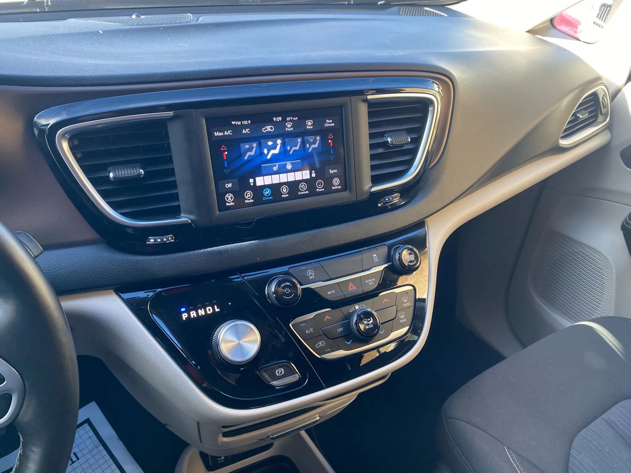 Used 2020 Chrysler Voyager LX w/ Cold Weather Group image 18