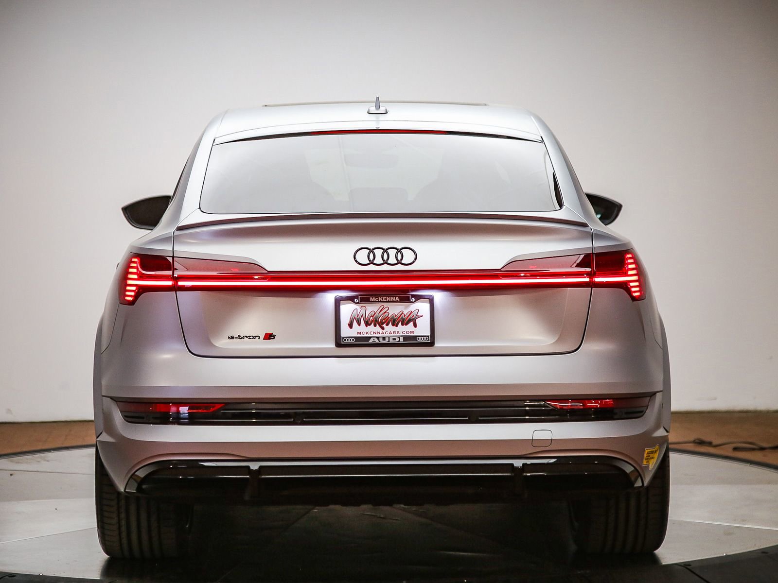 Used 2022 Audi e-tron S Premium Plus AWD/4WD image 3