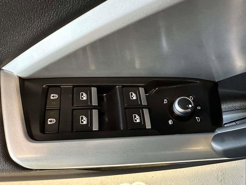 Used 2025 Audi Q3 2.0T Premium w/ Convenience Package AWD/4WD image 20