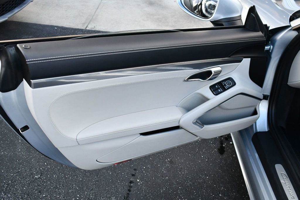 Used 2018 Porsche 718 Cayman RWD image 11