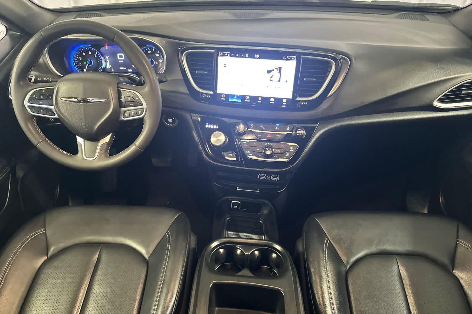 Used 2025 Chrysler Pacifica Select FWD image 4