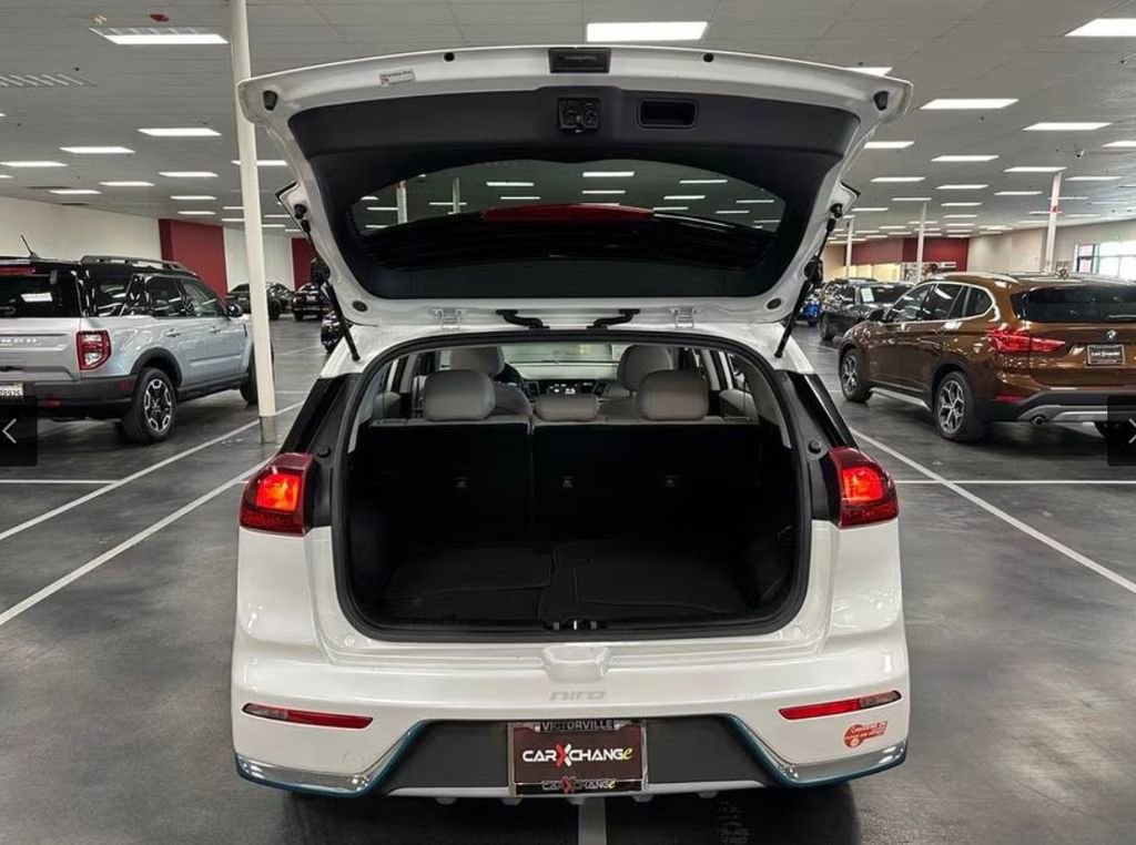 Used 2018 Kia Niro LX image 18