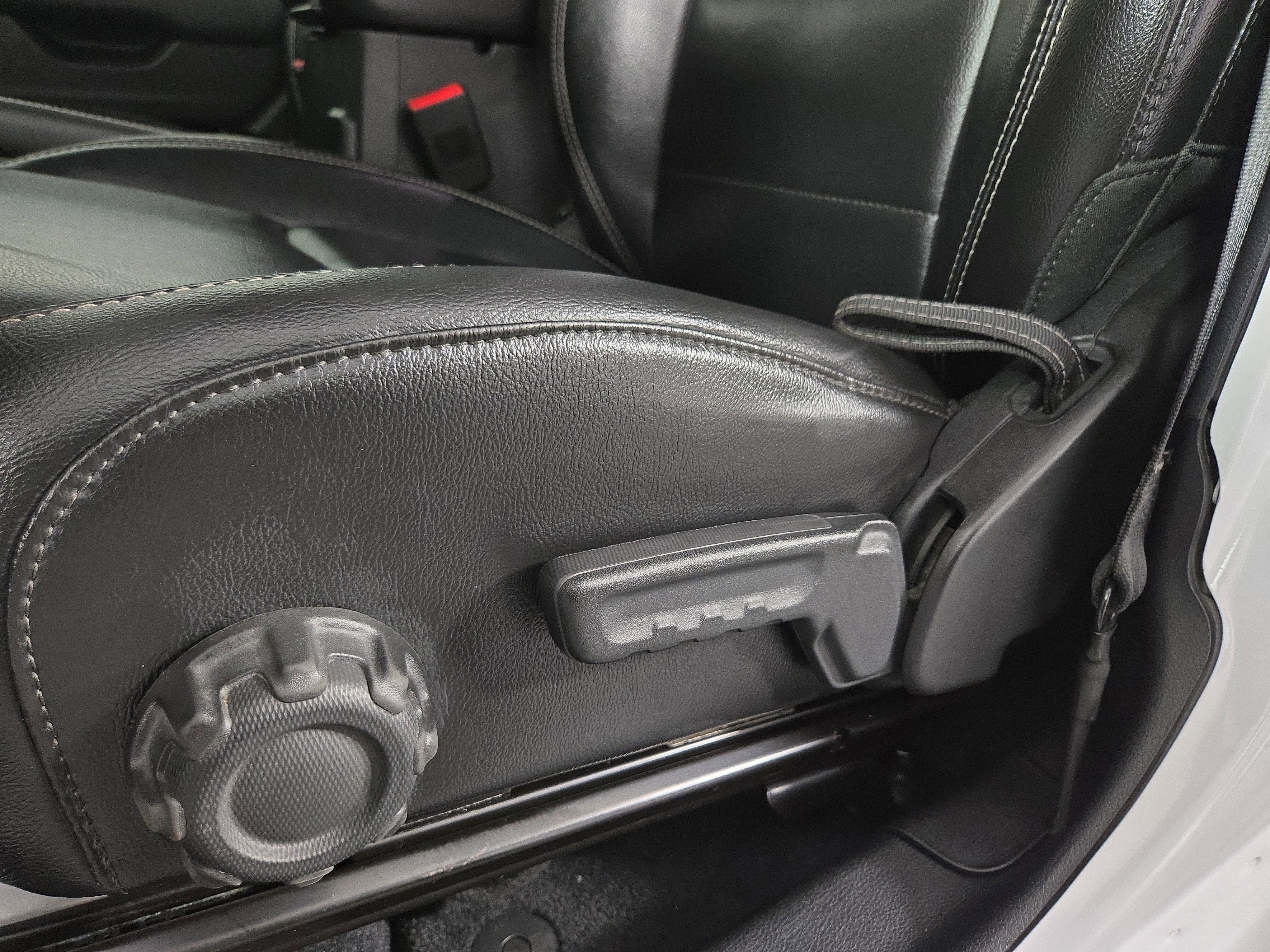 Used 2018 Jeep Wrangler Unlimited Sahara w/ Quick Order Package 24M Moab image 32