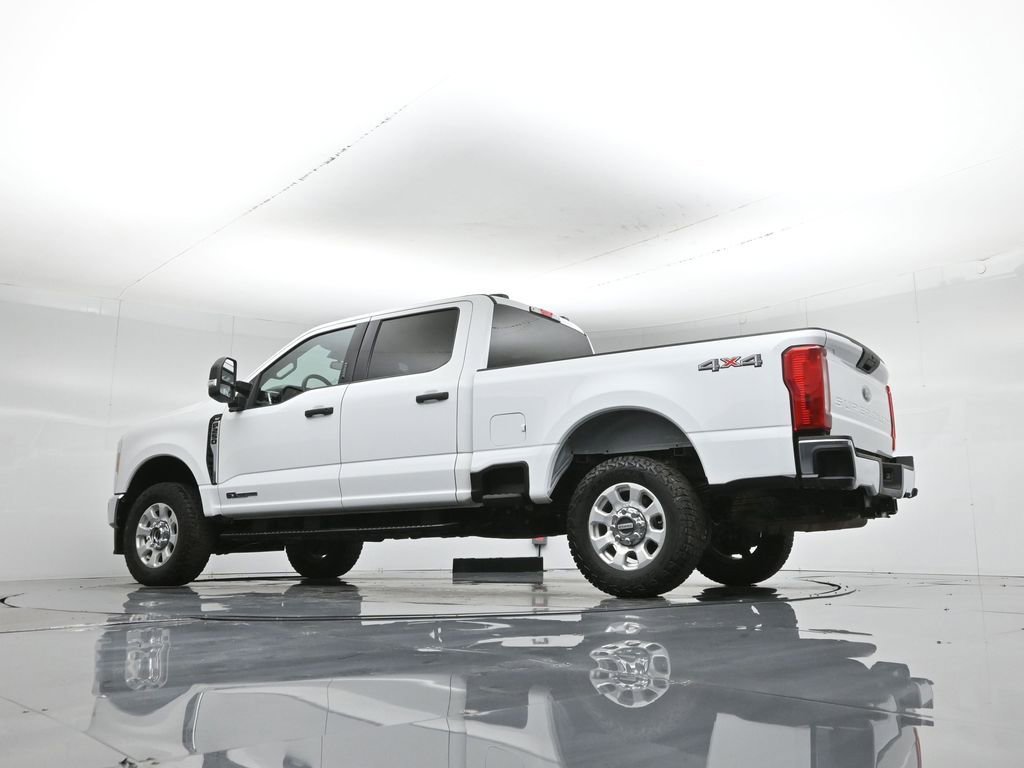 Used 2023 Ford F250 XLT w/ F-250 >10K GVWR Package image 4