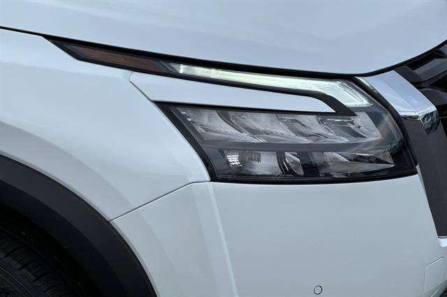 New 2025 Nissan Pathfinder SL image 32