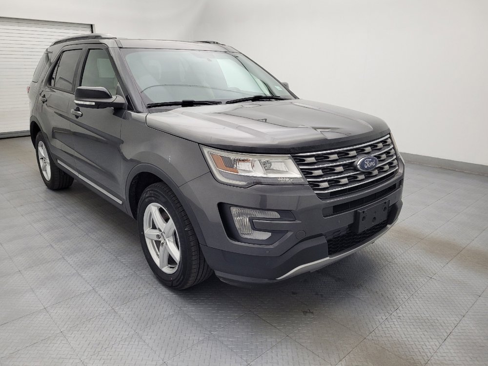 Used 2017 Ford Explorer XLT w/ Equipment Group 202A image 13