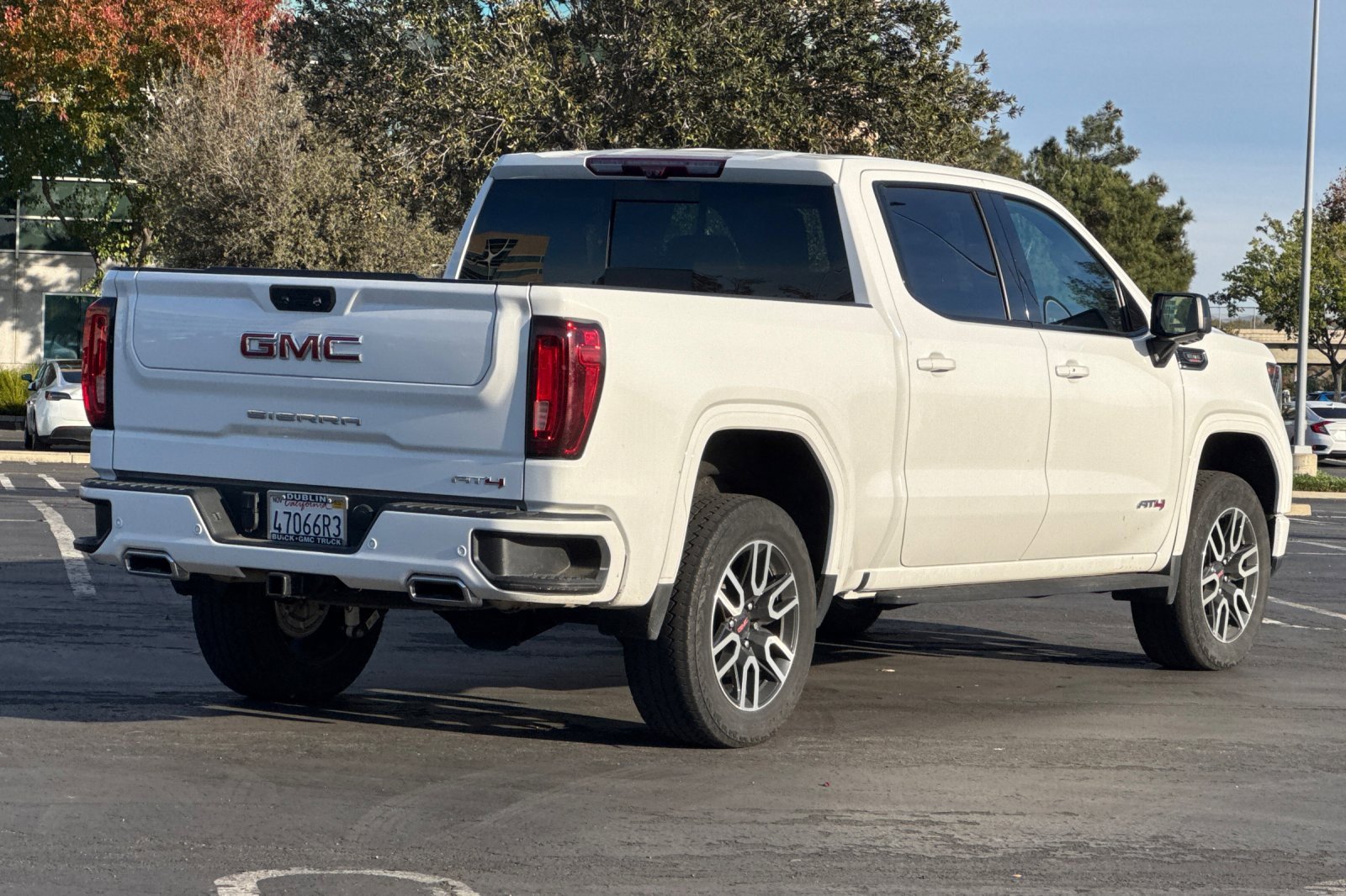 Used 2022 GMC Sierra 1500 AT4 w/ AT4 Premium Package image 4
