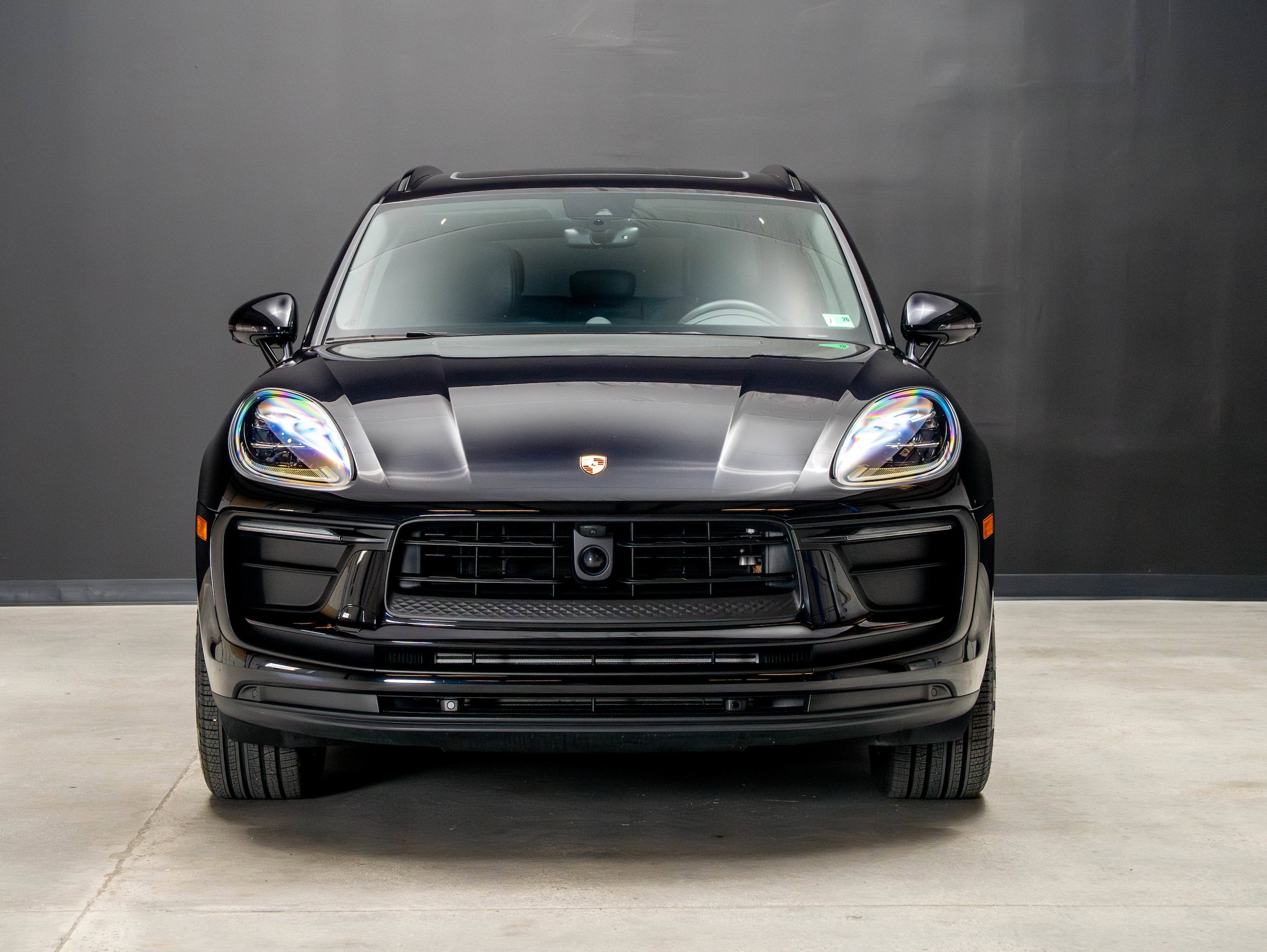 Certified 2025 Porsche Macan AWD/4WD image 10