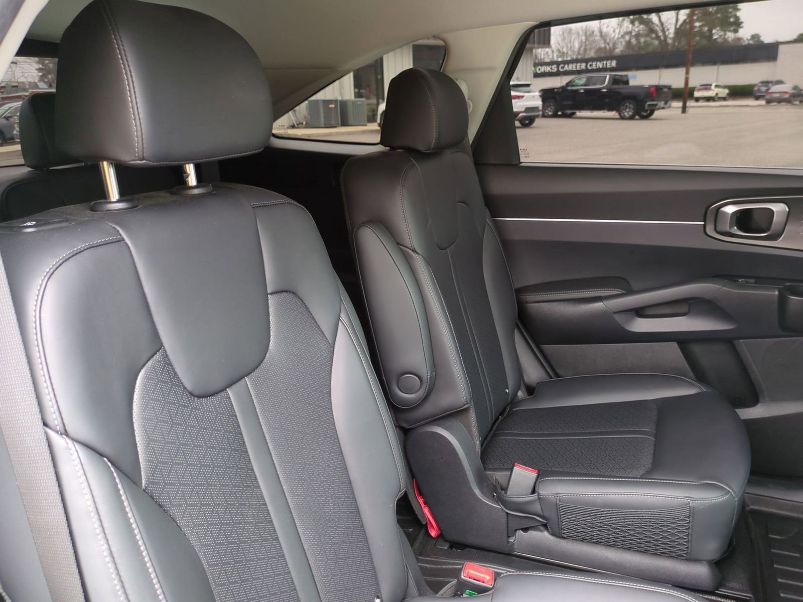 Used 2023 Kia Sorento EX image 26