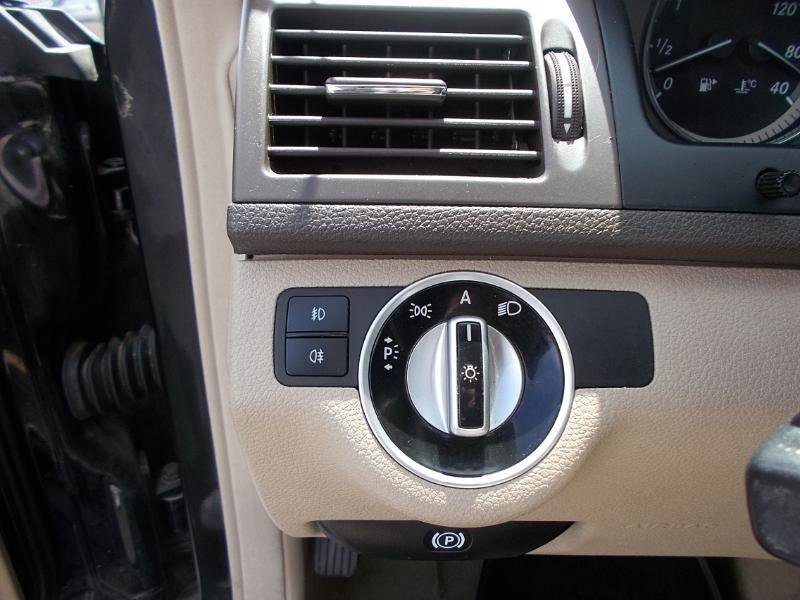 Used 2011 Mercedes-Benz C 300 Sedan image 15