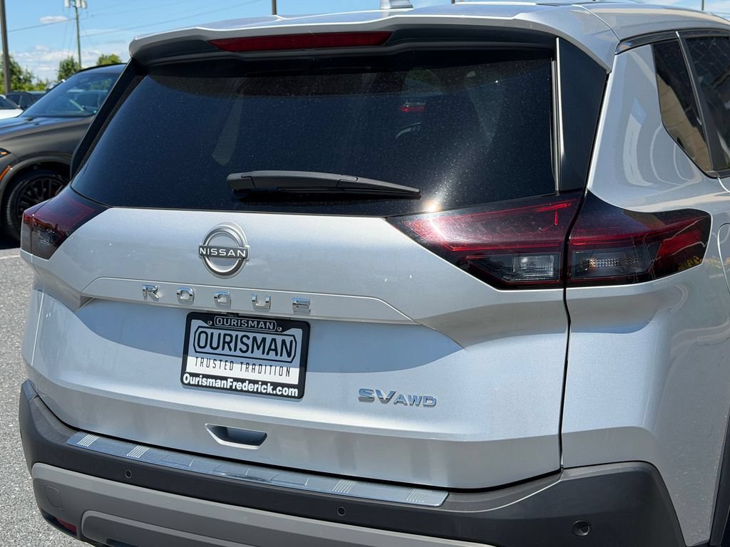 Used 2023 Nissan Rogue SV AWD/4WD image 12