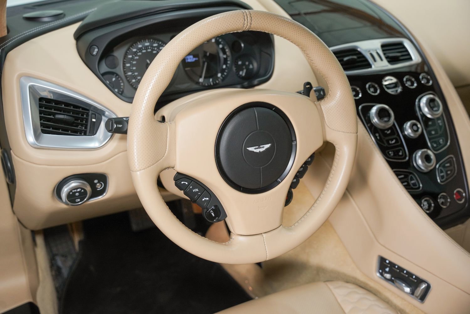 Used 2014 Aston Martin Vanquish Coupe image 37