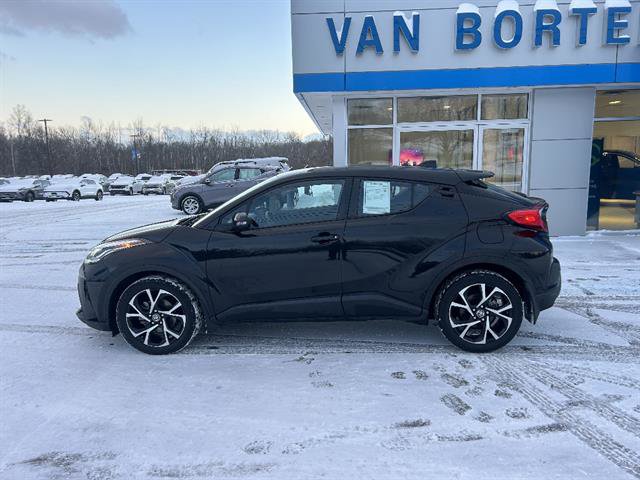 Used 2022 Toyota C-HR XLE image 2