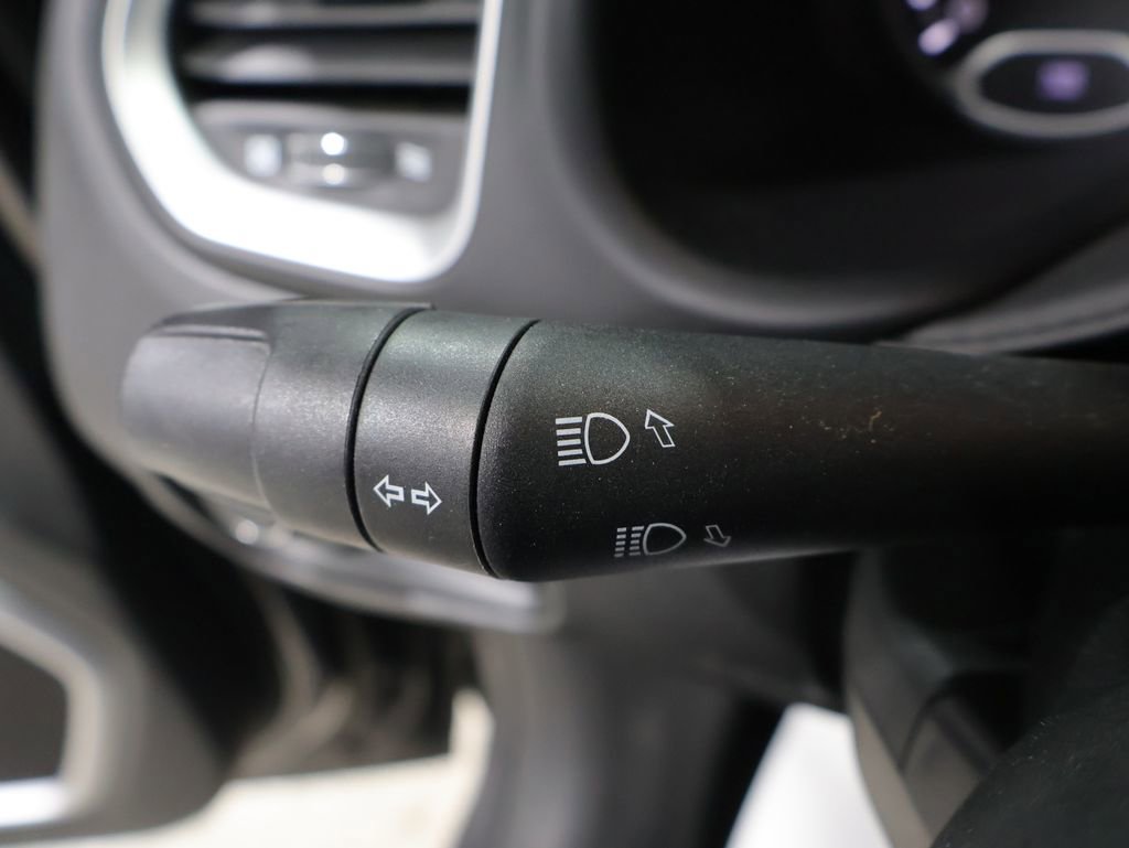 Used 2018 Jeep Renegade Latitude w/ UConnect 8.4 Nav Group AWD/4WD image 41