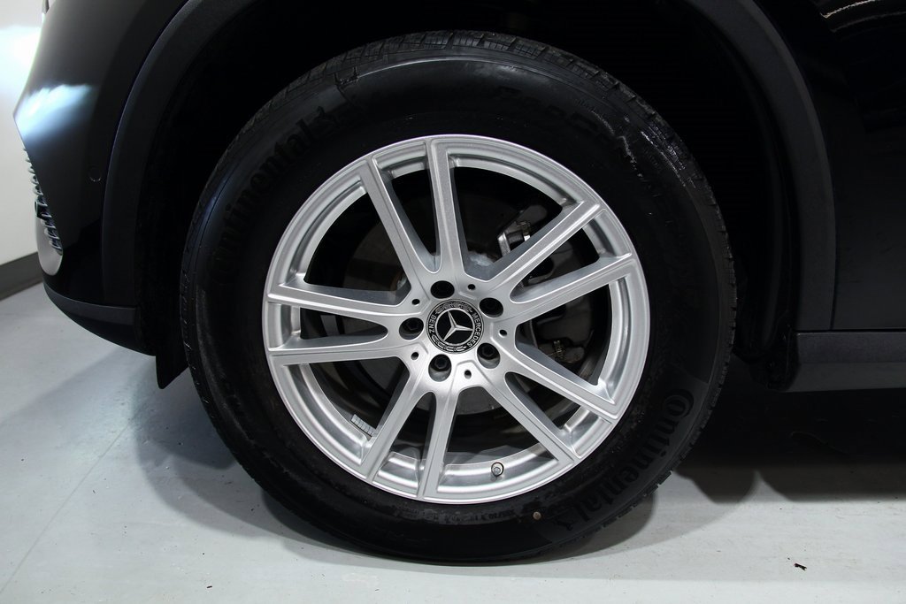 Used 2025 Mercedes-Benz GLC 300 4MATIC image 16