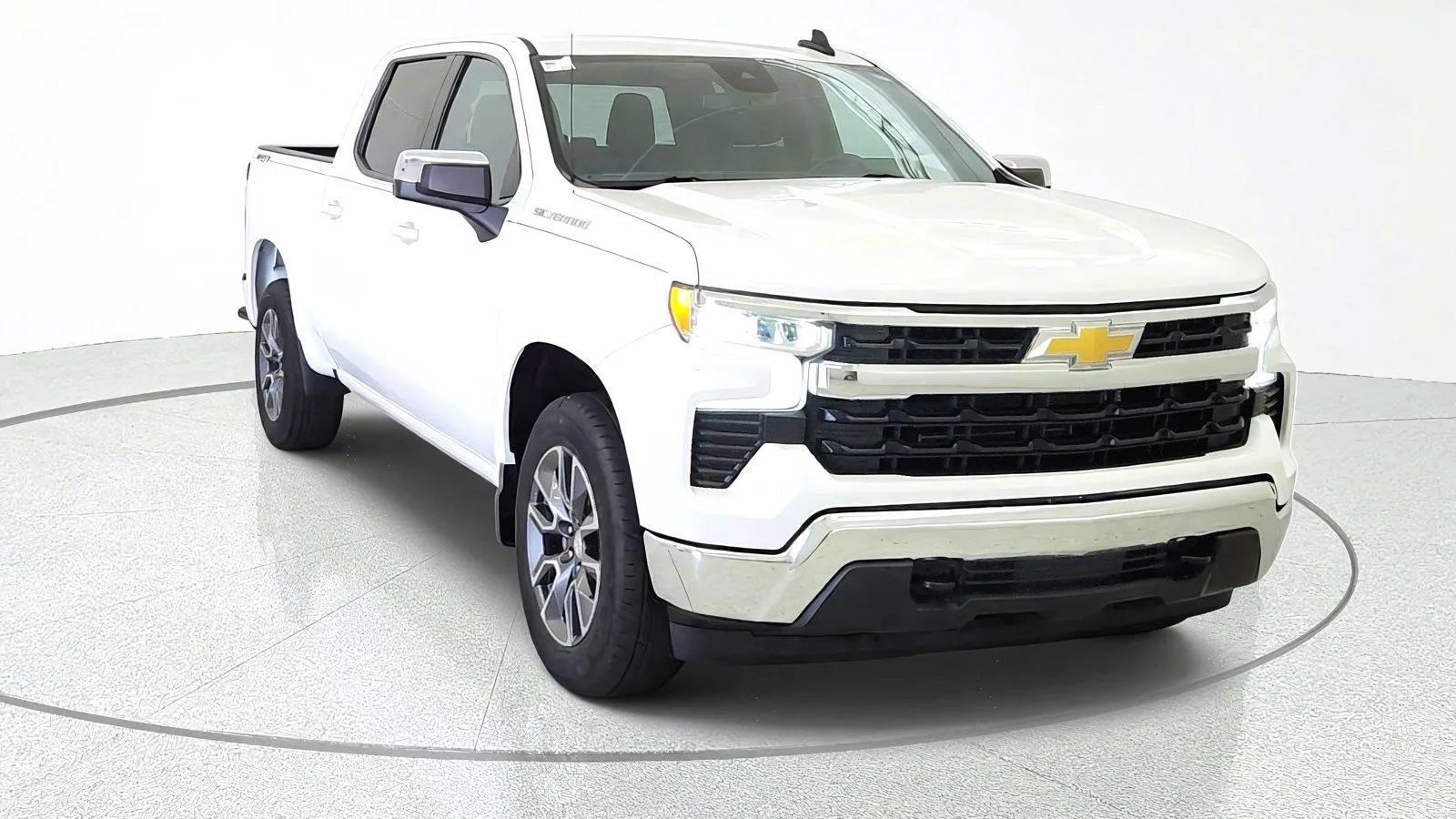 Used 2023 Chevrolet Silverado 1500 LT AWD/4WD image 2