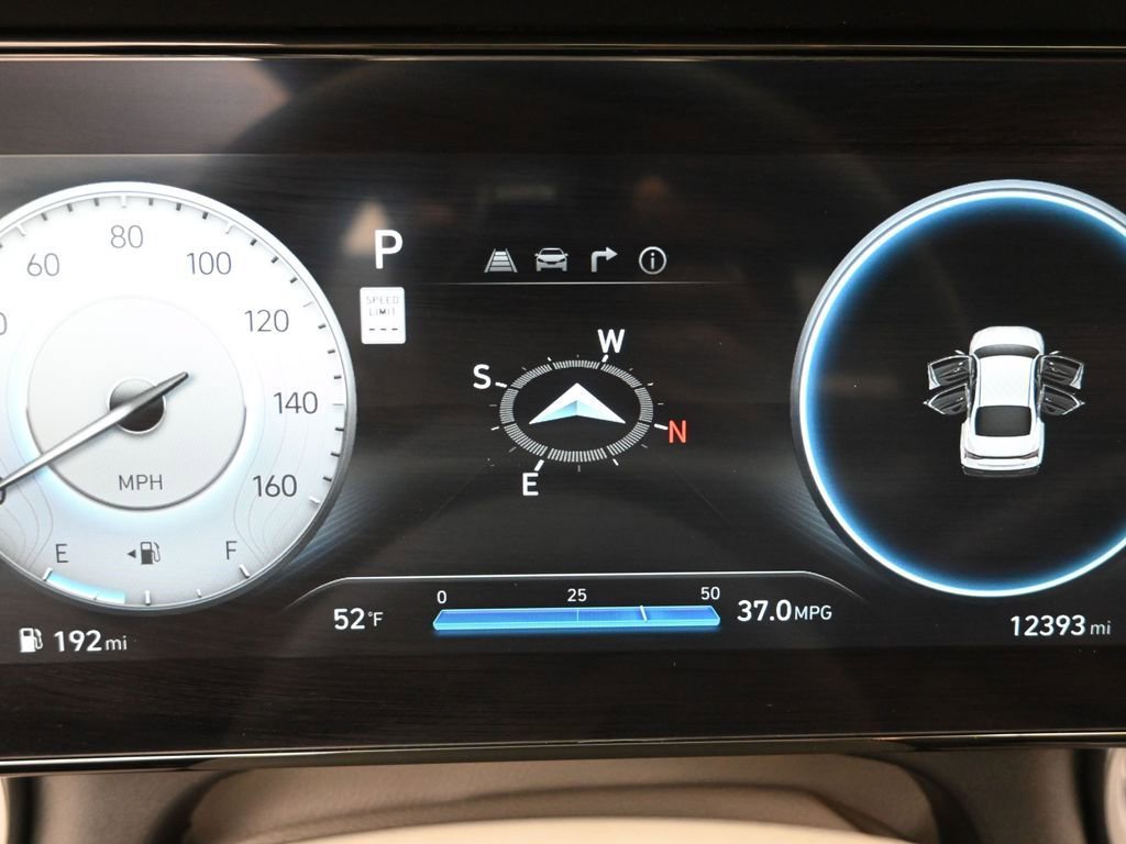 Used 2025 Hyundai Elantra SEL image 21