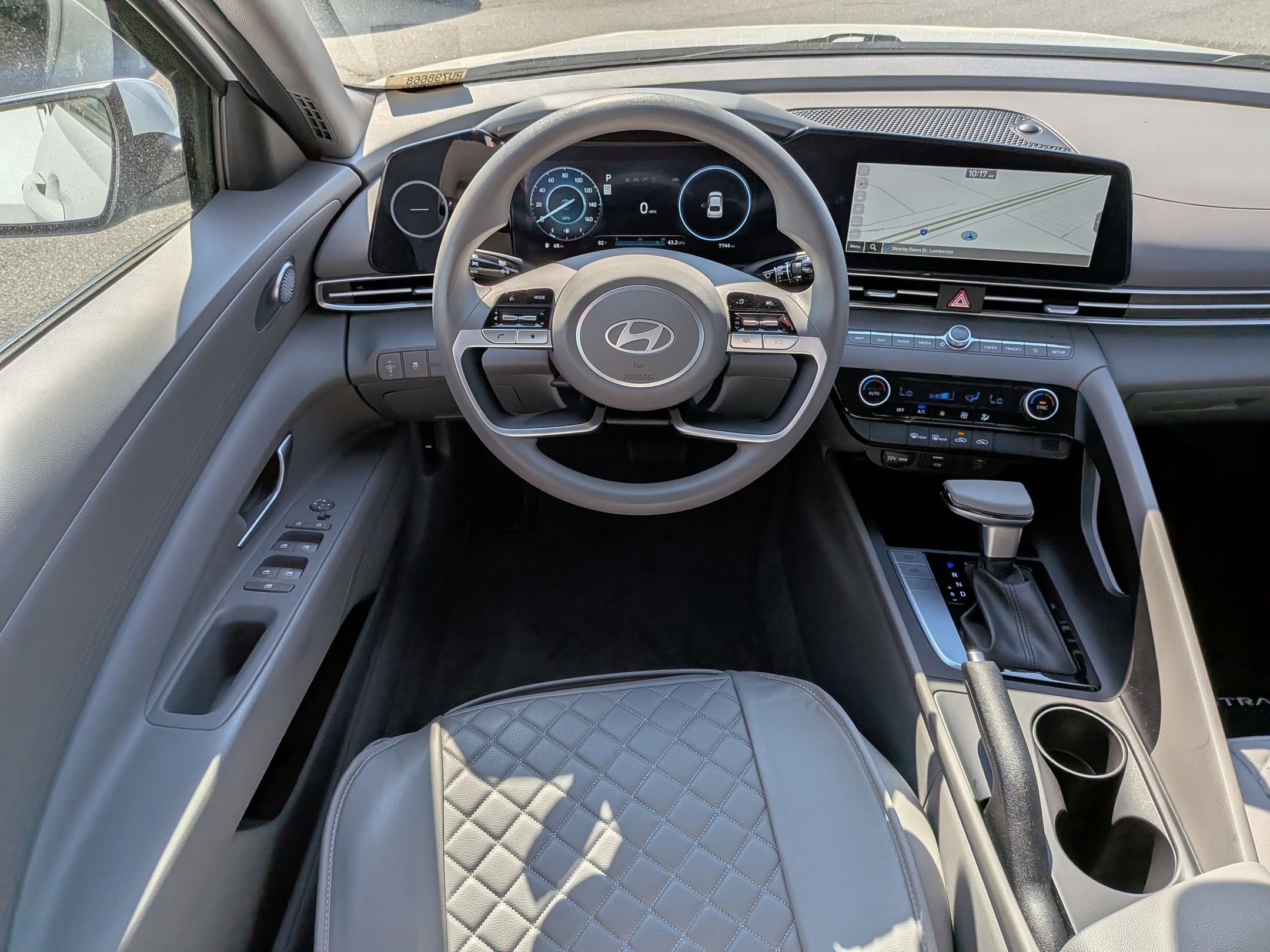 Used 2024 Hyundai Elantra SEL image 31