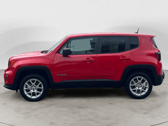 Used 2023 Jeep Renegade Latitude AWD/4WD image 2