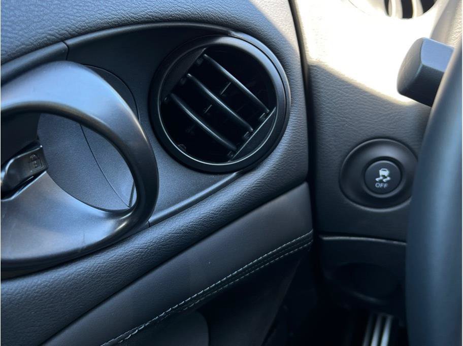 Used 2023 Nissan Z w/ Floor Mat Package (L93) RWD image 15