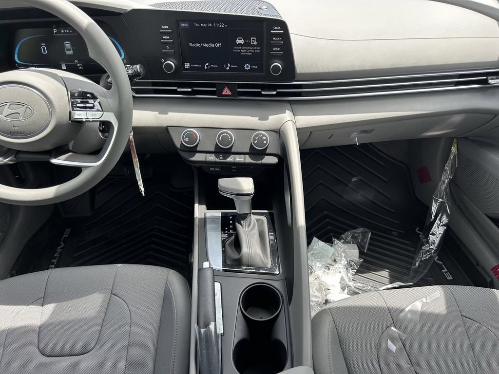New 2026 Hyundai Elantra SE FWD image 17