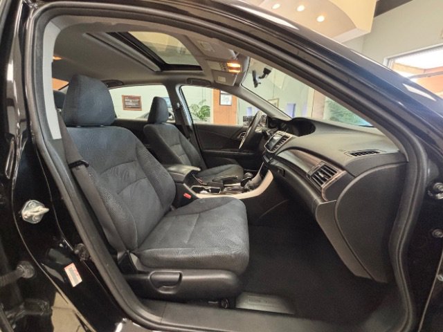 Used 2017 Honda Accord EX image 13