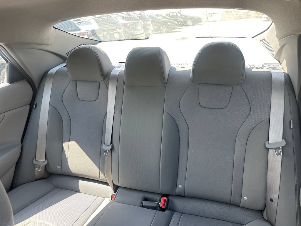 Used 2026 Hyundai Elantra SE FWD image 18