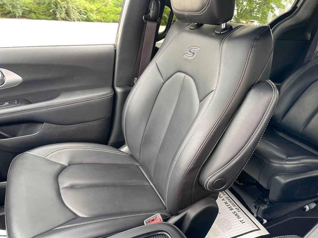 Used 2024 Chrysler Pacifica Limited FWD image 17