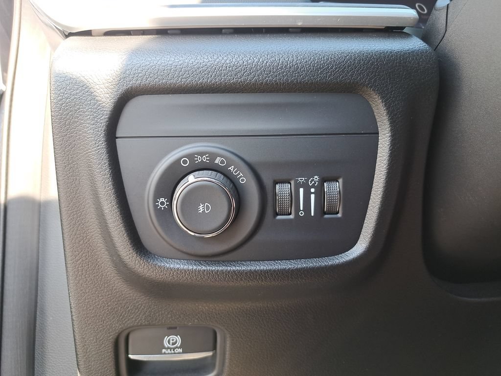 Certified 2023 Jeep Grand Cherokee Limited w/ Luxury Tech Group II AWD/4WD image 26