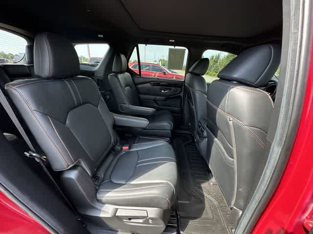 Used 2025 Honda Pilot TrailSport image 25