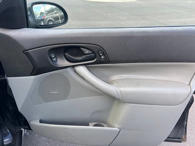 Used 2006 Ford Focus ZX4 Sedan FWD image 10