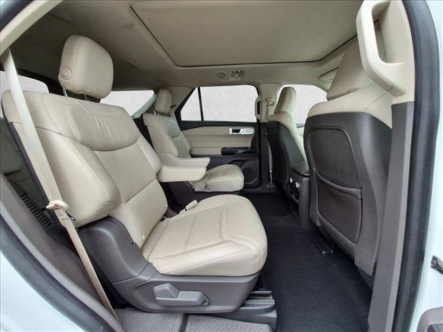 Used 2020 Ford Explorer Platinum w/ Premium Technology Package AWD/4WD image 23