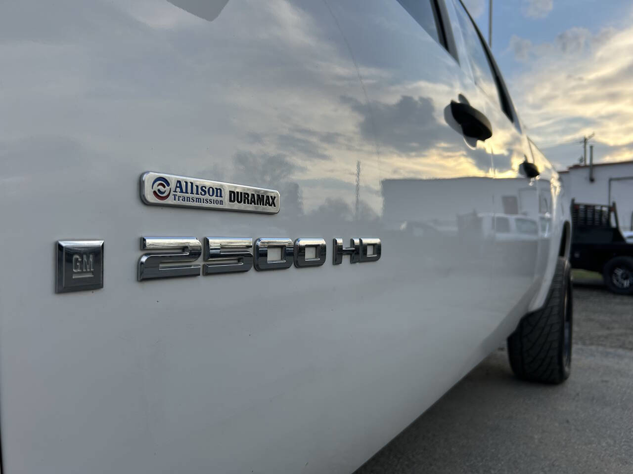 Used 2007 GMC Sierra 2500 SLE w/ Z71 Off-Road Package image 14