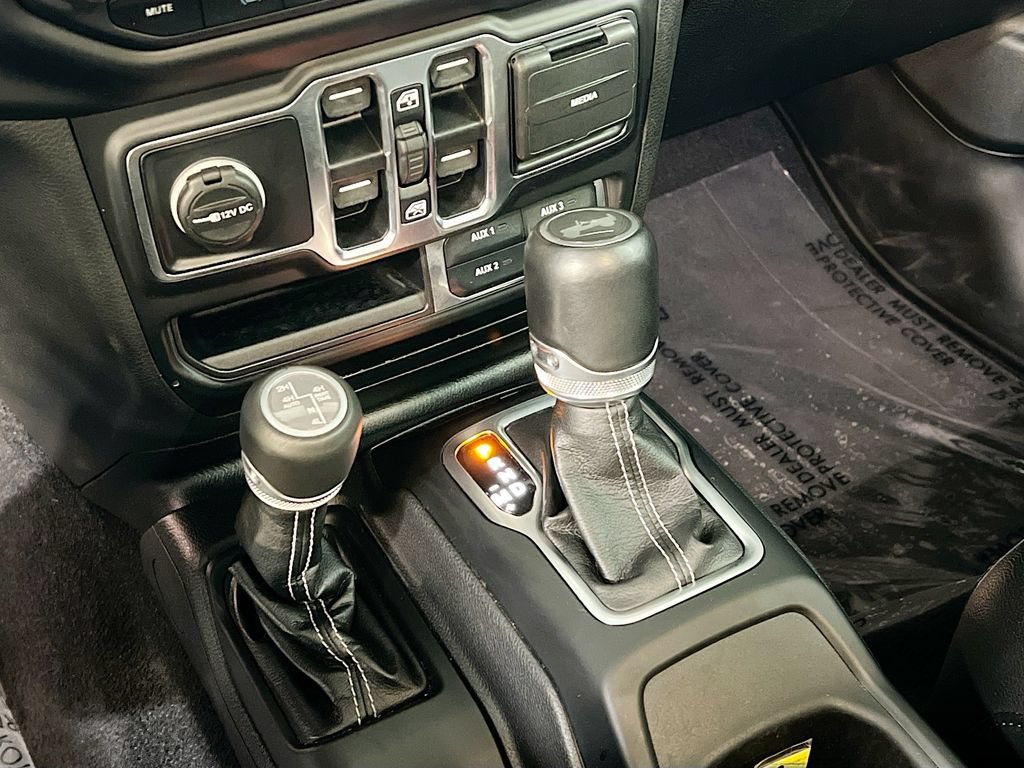 Used 2023 Jeep Wrangler Unlimited Sahara AWD/4WD image 17