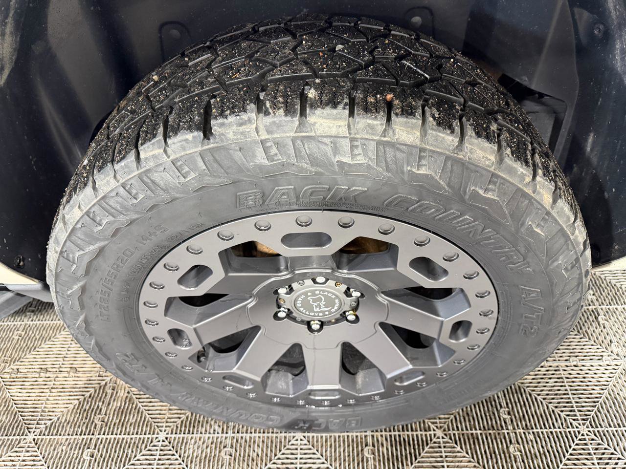 Used 2014 Chevrolet Suburban LTZ image 21