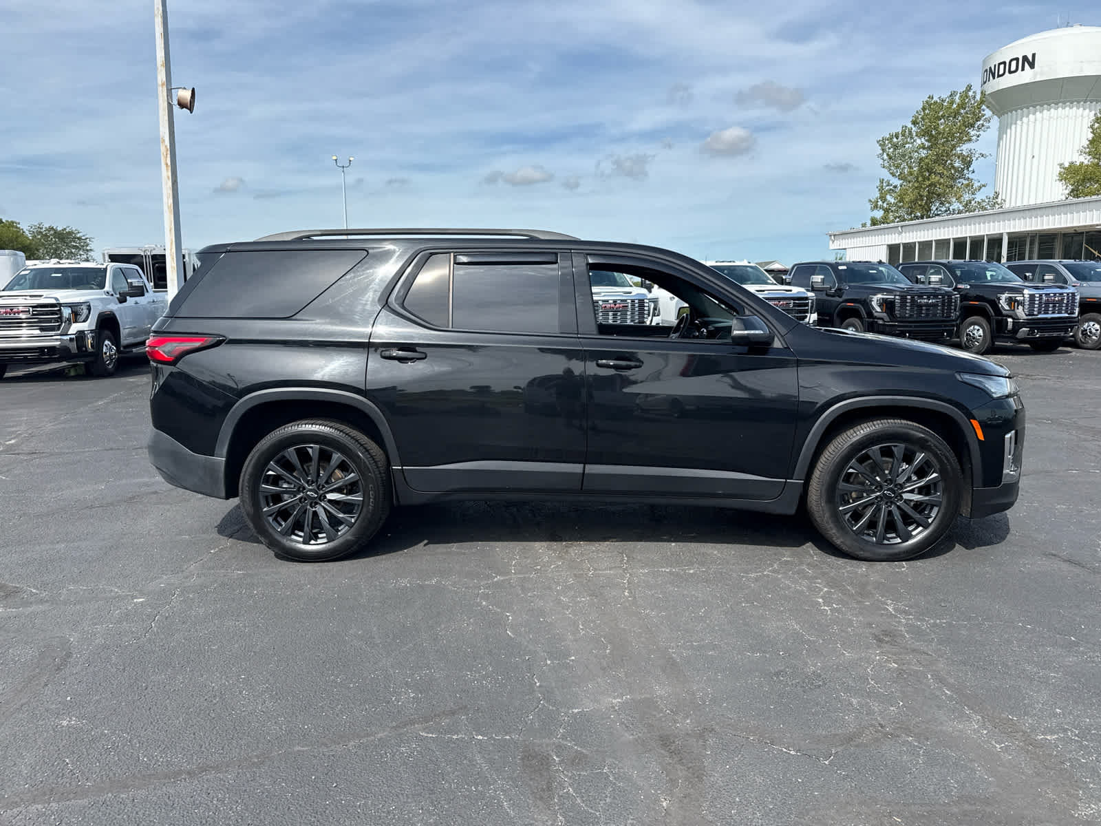 Certified 2022 Chevrolet Traverse RS w/ LPO, Floor Liner Package AWD/4WD image 6