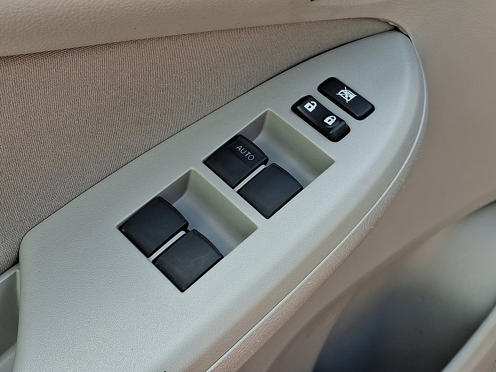 Used 2013 Toyota Corolla L FWD image 15