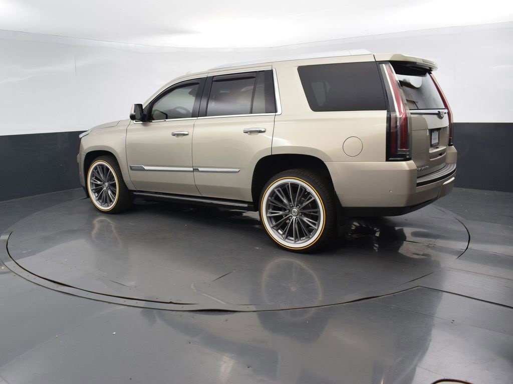 Used 2017 Cadillac Escalade Platinum image 3