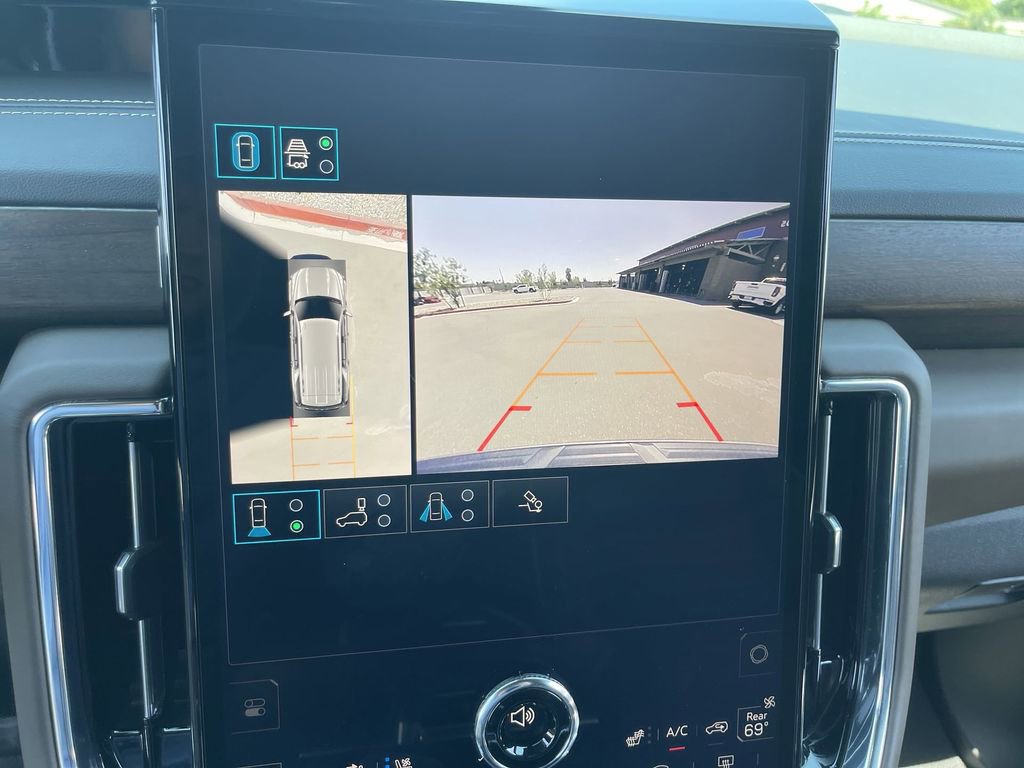 Used 2025 GMC Yukon Denali Ultimate AWD/4WD image 15