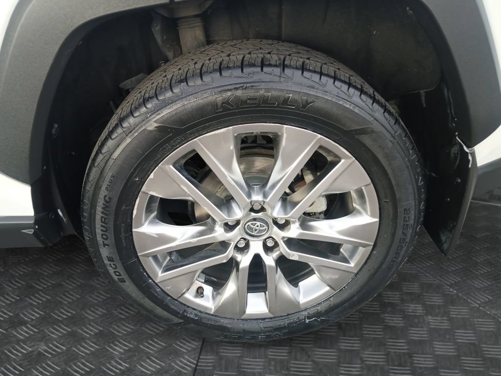Used 2020 Toyota RAV4 XLE Premium FWD image 23