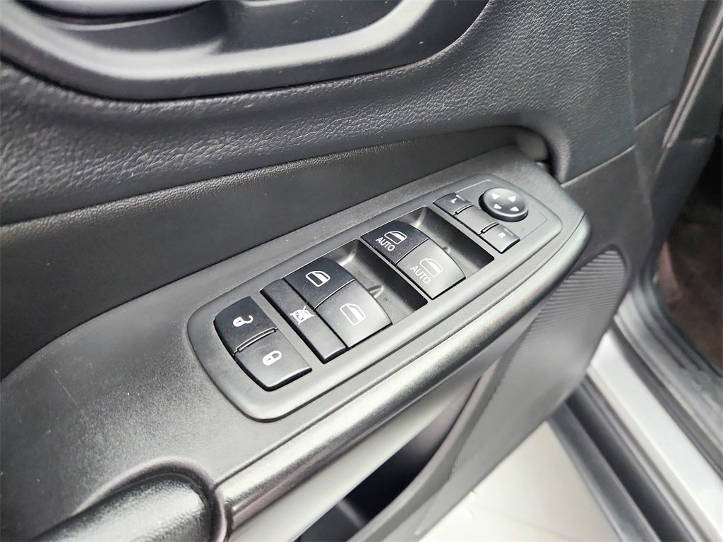 Used 2019 Jeep Cherokee Trailhawk w/ Comfort & Convenience Group image 19