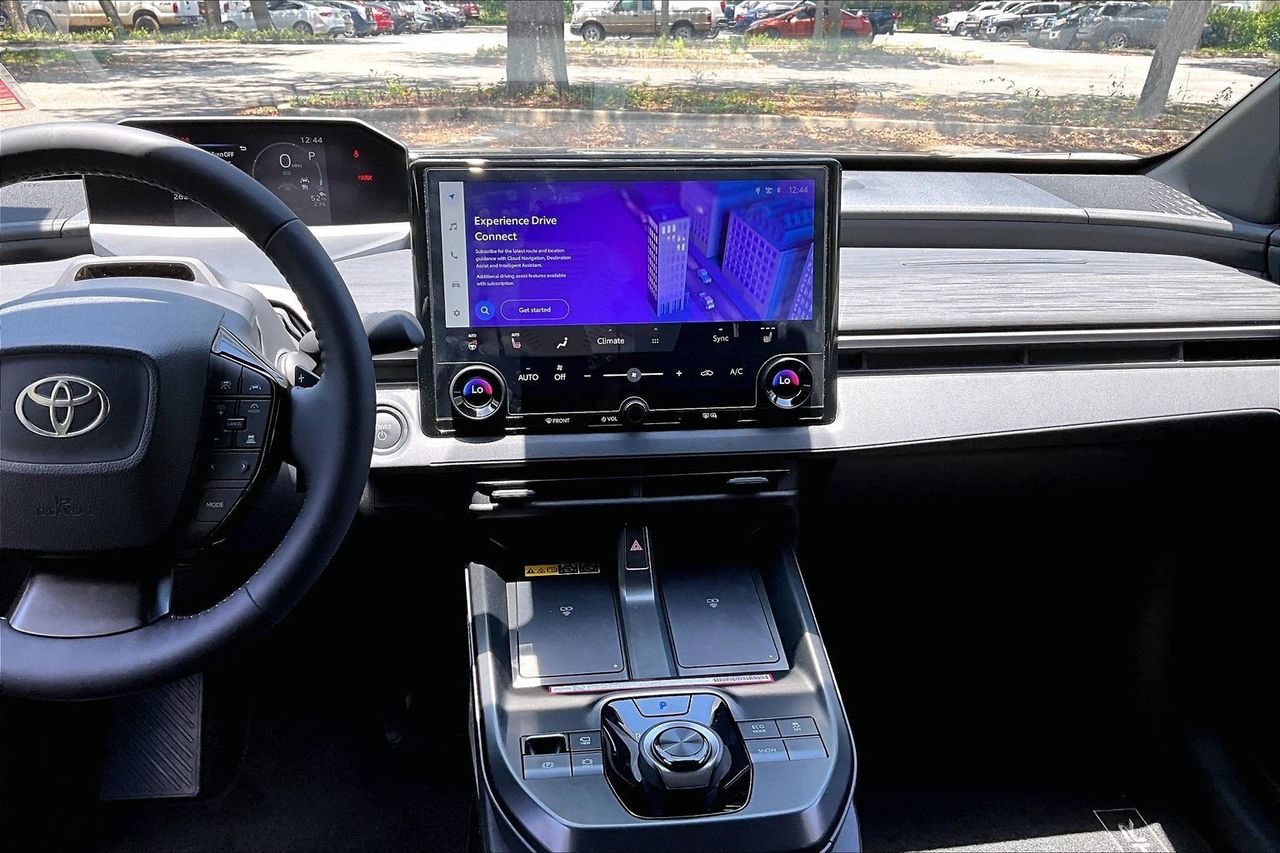 Used 2026 Toyota C-HR AWD/4WD image 9